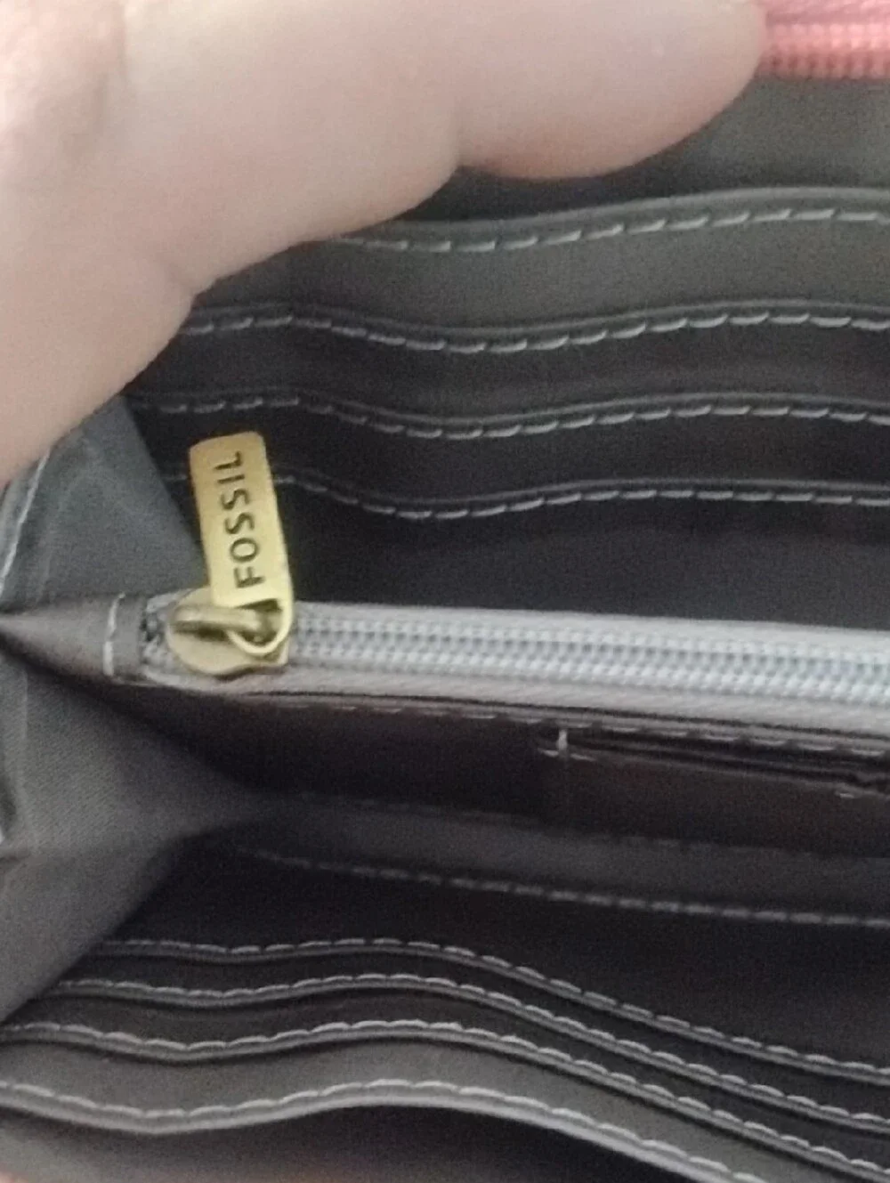 Fossil compact zip